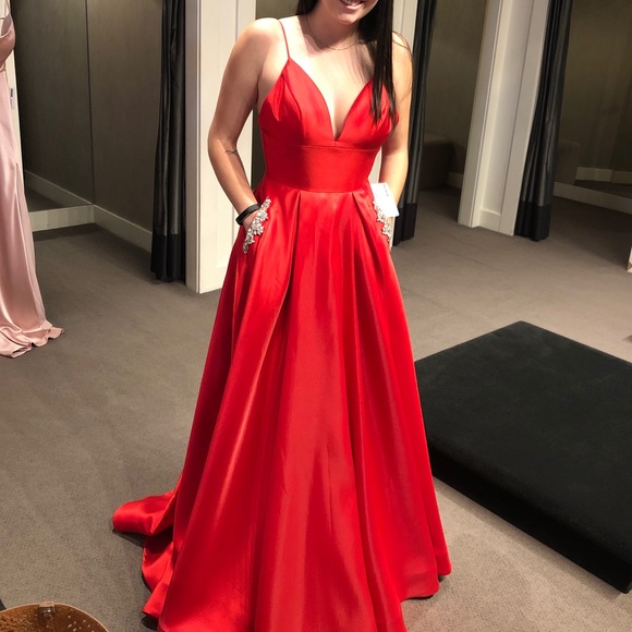 Prom dress - Picture 2 of 5